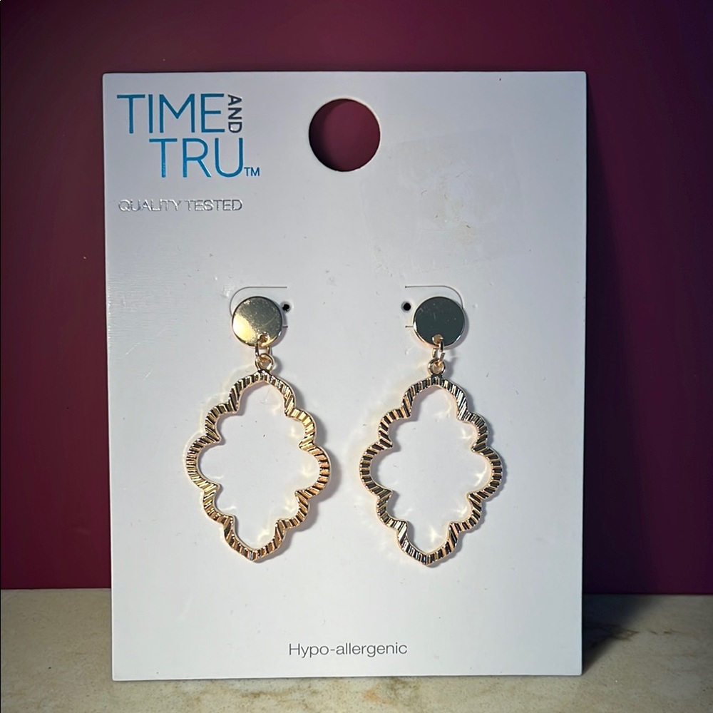 Time and True Scalloped Edge Dangle Earrings, Circle Post, Drop Dangle.